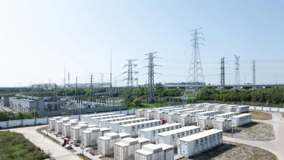 Ενεργοποιούνται άμεσα οι πρώτες μονάδες μπαταριών με τροπολογία του ΥΠΕΝ