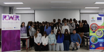 Επίσκεψη του ΟΕΝΕΦ στο Δημόσιο Ωνάσειο Σχολείο – Ημερήσιο Γενικό Λύκειο Κοζάνης στο πλαίσιο του σχεδίου POWER: Γέφυρες Ισότητας