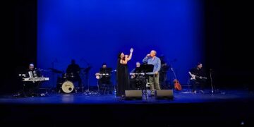 «Γυναίκα = Αγάπη»: Άννα Παπαδοπούλου & Λάκης Ντοβόλης σε μια βραδιά γεμάτη συναίσθημα στην Κοζάνη