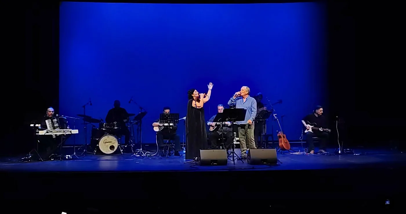 «Γυναίκα = Αγάπη»: Άννα Παπαδοπούλου & Λάκης Ντοβόλης σε μια βραδιά γεμάτη συναίσθημα στην Κοζάνη