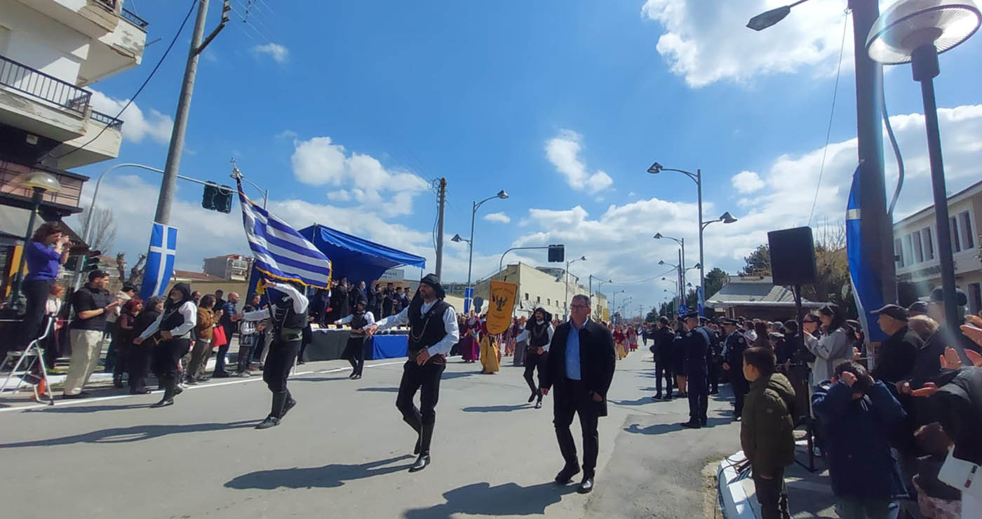 Πτολεμαΐδα: Ολοκληρώθηκε η παρέλαση της 25ης Μαρτίου – Φωτογραφίες με τη συμμετοχή των συλλόγων (+ΒΙΝΤΕΟ)