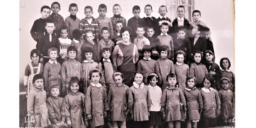 Σπάνια φωτογραφία από το Δημοτικό Σχολείου Προαστείου του 1968