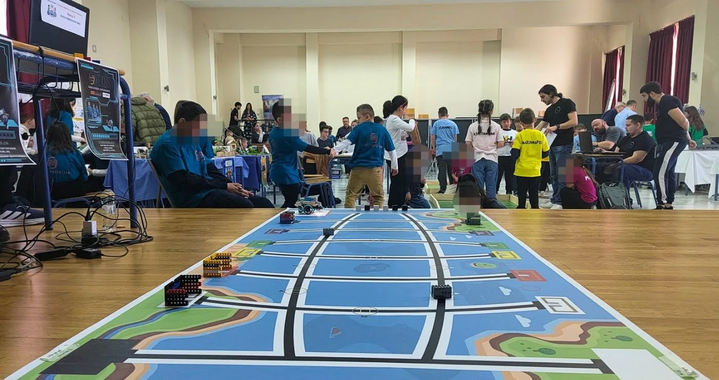 Η Κοζάνη έγινε κέντρο ρομποτικής – 170 μαθητές σε δράση: Μαζική συμμετοχή στον 12ο Περιφερειακό Διαγωνισμό Ρομποτικής STEM Δ. Μακεδονίας (Φωτογραφίες & Βίντεο)