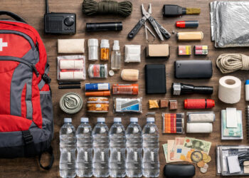 Σακίδιο έκτακτης ανάγκης: Τι προτείνει ο Ελληνικός Ερυθρός Σταυρός να έχουμε έτοιμο