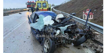 Φθιώτιδα: Νεκρός 21χρονος οδηγός σε μετωπική σύγκρουση με λεωφορείο που πήγαινε να παραλάβει μαθητές