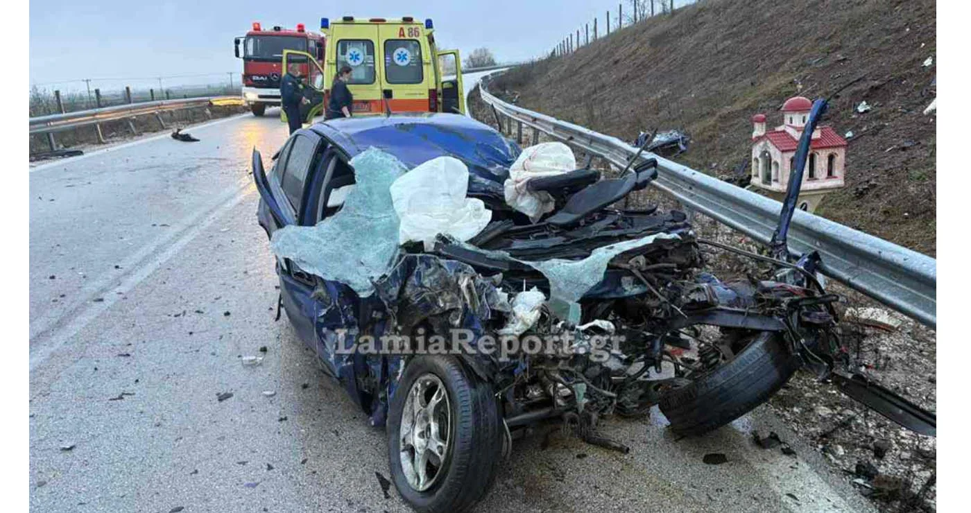 Φθιώτιδα: Νεκρός 21χρονος οδηγός σε μετωπική σύγκρουση με λεωφορείο που πήγαινε να παραλάβει μαθητές