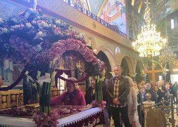 Κατάνυξη και προσκύνημα στους Επιταφίους της Κοζάνης (Φωτογραφίες)