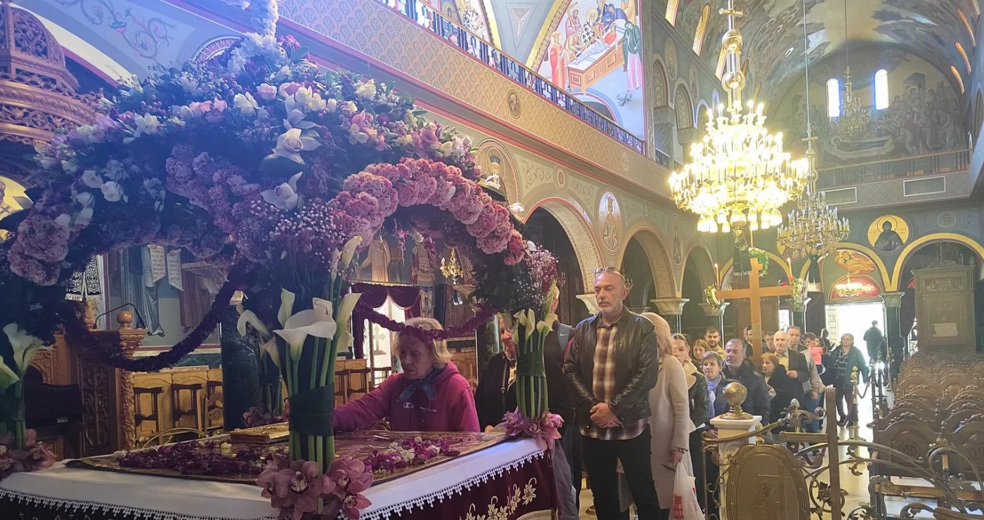 Κατάνυξη και προσκύνημα στους Επιταφίους της Κοζάνης (Φωτογραφίες)