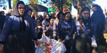 Με βαθιά κατάνυξη η Αποκαθήλωση του Εσταυρωμένου στο Δρυόβουνο Κοζάνης(Φωτογραφίες & Βίντεο)