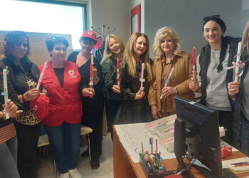 Υπέροχες χειροποίητες πασχαλινές λαμπάδες προσέφερε στο ΠΤ ΕΕΣ Πτολεμαΐδας, η ΣΑΕΚ Πτολεμαΐδας, εν όψει των εορτών του ΠΑΣΧΑ!