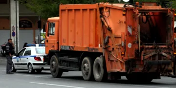 Θεσσαλονίκη: Άστεγος κοιμόταν σε κάδο σκουπιδιών και κατέληξε στην πρέσα απορριμματοφόρου κατά την αποκομιδή