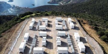 Σε φάση σύνδεσης, τρία από τα πρώτα έργα αποθήκευσης ηλεκτρικής ενέργειας στην Ελλάδα-Το ένα στη Φλώρινα