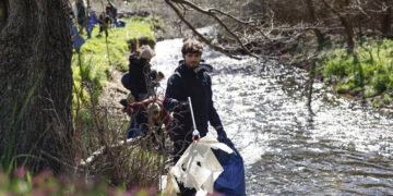 Εικόνες ντροπής στο ρέμα Ασπρογείων στη Φλώρινα – 83 σακούλες απορριμμάτων μάζεψαν εθελοντές