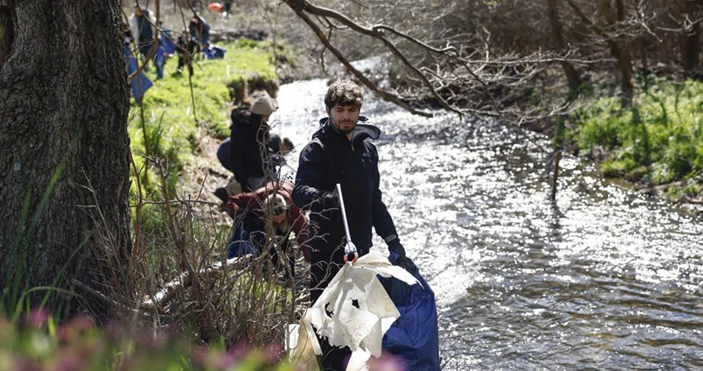 Εικόνες ντροπής στο ρέμα Ασπρογείων στη Φλώρινα – 83 σακούλες απορριμμάτων μάζεψαν εθελοντές