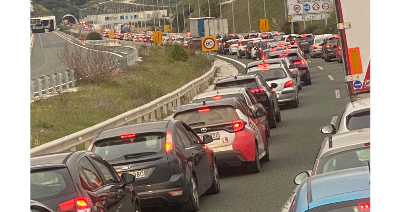 Γολγοθάς η Εγνατία για τους εκδρομείς του Πάσχα- Κυκλοφοριακό χάος στα διόδια του Πολυμύλου- Οι μονοδρομήσεις προκάλεσαν «έμφραγμα» στον αυτοκινητόδρομο