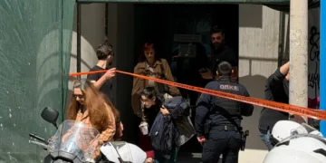 Ο 89χρονος αφότου άνοιξε πυρ και τραυμάτισε υπάλληλο στον ΕΦΚΑ πήγε στο Ειρηνοδικείο στη Λουκάρεως και πυροβόλησε ακόμη 3 άτομα