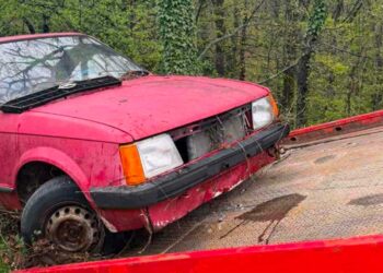 Φλώρινα: Συνεχίζεται η απομάκρυνση εγκαταλελειμμένων οχημάτων