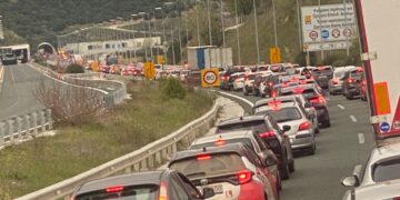 Γολγοθάς η Εγνατία για τους εκδρομείς του Πάσχα- Κυκλοφοριακό χάος στα διόδια του Πολυμύλου- Οι μονοδρομήσεις προκάλεσαν «έμφραγμα» στον αυτοκινητόδρομο
