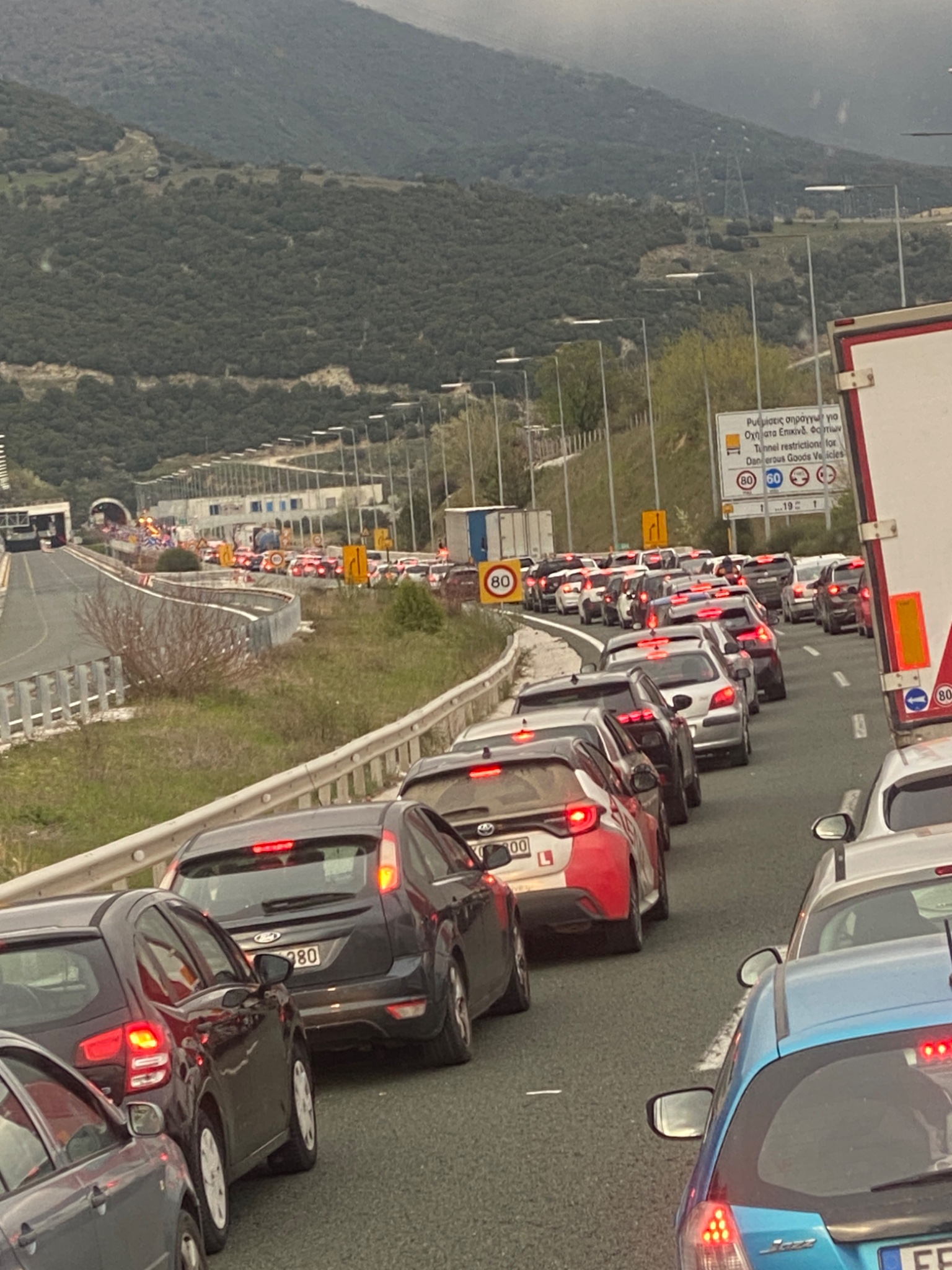 Γολγοθάς η Εγνατία για τους εκδρομείς του Πάσχα- Κυκλοφοριακό χάος στα διόδια του Πολυμύλου- Οι μονοδρομήσεις προκάλεσαν «έμφραγμα» στον αυτοκινητόδρομο