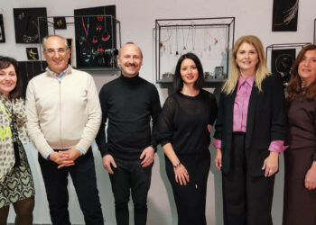 «Μέταλλο και Λίθος»: Με έκθεση χειροποίητου κοσμήματος ξεκίνησε σήμερα το εικαστικό σκέλος του Festivalito στην Πτολεμαΐδα