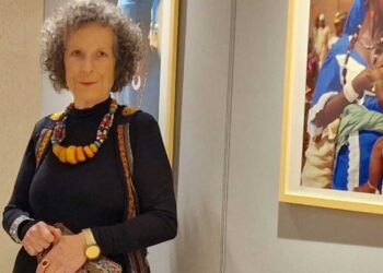 Ελένη Γκίνου, η «αιχμάλωτη της Αφρικής» – Συνέντευξη της Βλατσιώτισας καθηγήτριας, συγγραφέως και φωτογράφου, στην Ελένη Βιτάλη