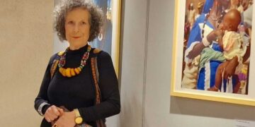 Ελένη Γκίνου, η «αιχμάλωτη της Αφρικής» – Συνέντευξη της Βλατσιώτισας καθηγήτριας, συγγραφέως και φωτογράφου, στην Ελένη Βιτάλη