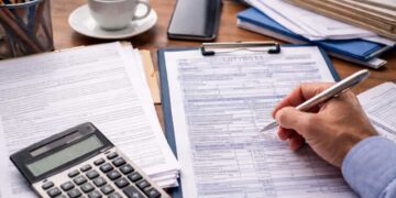 Προσοχή στις προσυμπληρωμένες φορολογικές δηλώσεις: Η Εφορία πατά το κουμπί