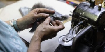 Πόλεμος ξανά για τη γούνα – “Πάμε σφαίρα”, λέει ο πρόεδρος των Γουνοποιών Καστοριάς (Ρεπορτάζ της Καθημερινής)