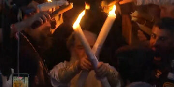 Ιερουσαλήμ: Η τελετή του Αγίου Φωτός στο Ναό της Αναστάσεως (Βίντεο)