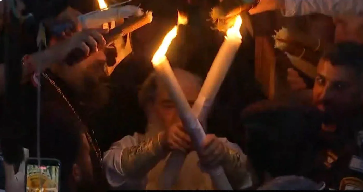 Ιερουσαλήμ: Η τελετή του Αγίου Φωτός στο Ναό της Αναστάσεως (Βίντεο)