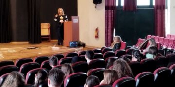 Πτολεμαΐδα: Μαθητές ενημερώθηκαν για τη διαχείριση των αδέσποτων