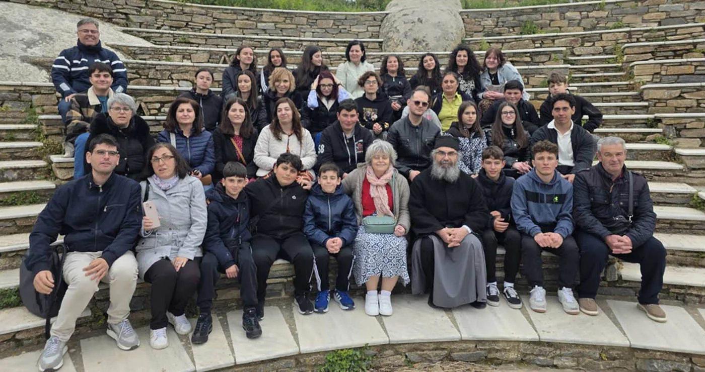 Προσκύνημα των κατηχητικών της Αγίας Σκέπης Πτολεμαΐδας στην Ιερά Νήσο Τήνο