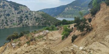 Κοζάνη: Μεγάλη κατολίσθηση στον δρόμο Βελβεντού – Φράγματος Πολυφύτου