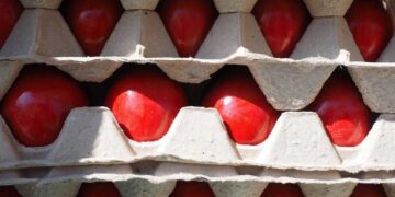 Κόκκινα αυγά εκτός ψυγείου: Πόσο κρατάνε