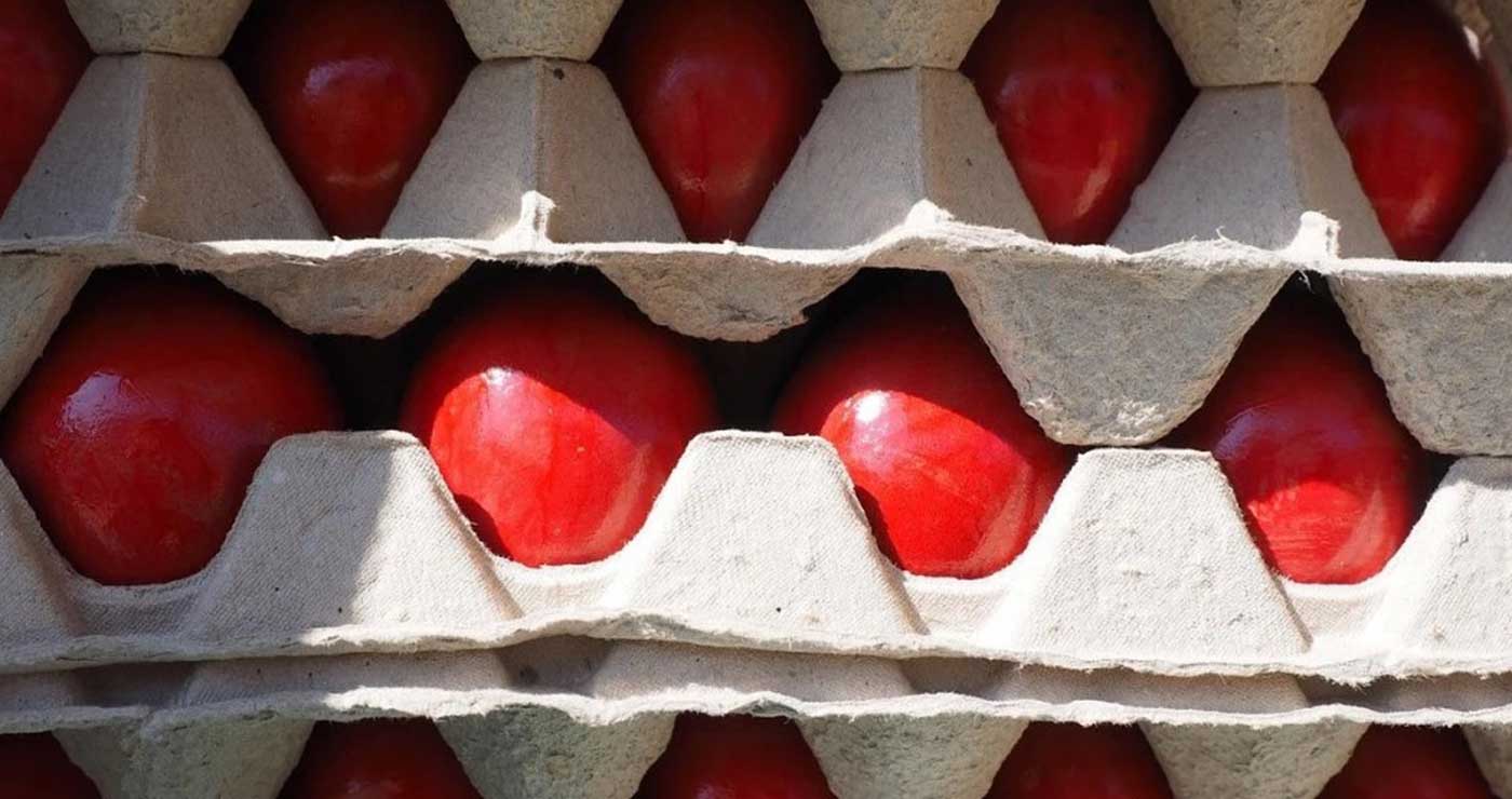 Κόκκινα αυγά εκτός ψυγείου: Πόσο κρατάνε