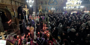 Μεγάλη Πέμπτη στον ΚΑΤΑΜΕΣΤΟ Ιερό Ναό Αγίας Σκέπης Πτολεμαΐδας (ρεπορτάζ της Κούλας Πουλασιχίδου)