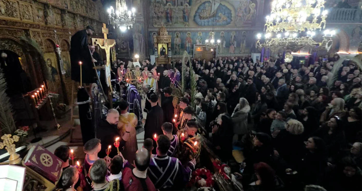 Μεγάλη Πέμπτη στον ΚΑΤΑΜΕΣΤΟ Ιερό Ναό Αγίας Σκέπης Πτολεμαΐδας (ρεπορτάζ της Κούλας Πουλασιχίδου)