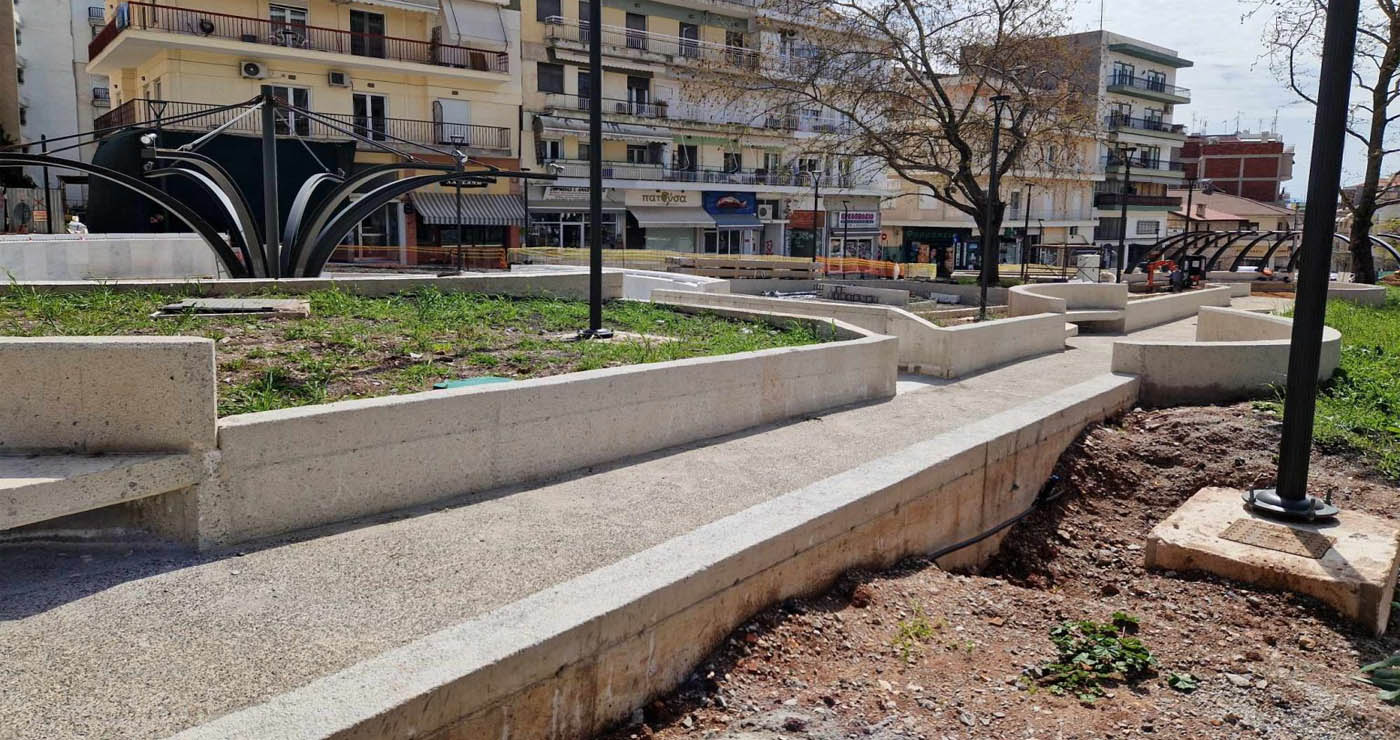 Μείωση 10% στην αμοιβή της αναδόχου εταιρείας για την Πλατεία Λασσάνη – Η Τεχνική Υπηρεσία του Δήμου Κοζάνης ζήτησε «αποκατάσταση ελαττώματος»