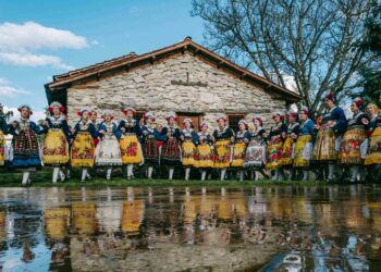 Εντυπωσιακές φωτογραφίες από τις Λαζαρίνες της Αιανής