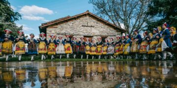 Εντυπωσιακές φωτογραφίες από τις Λαζαρίνες της Αιανής