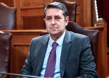 Διασωληνωμένος στη ΜΕΘ με ρήξη ανευρύσματος στον εγκέφαλο ο Γιώργος Μυλωνάκης, στον Ευαγγελισμό για ενημέρωση ο Μητσοτάκης