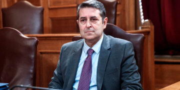 Διασωληνωμένος στη ΜΕΘ με ρήξη ανευρύσματος στον εγκέφαλο ο Γιώργος Μυλωνάκης, στον Ευαγγελισμό για ενημέρωση ο Μητσοτάκης