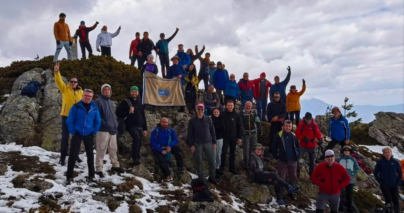 Στην κορυφή του Μεγάλου Πέτερνικ τα μέλη της ΟΛΕ παρέα με αναβάτες από Αριδαία και Έδεσσα