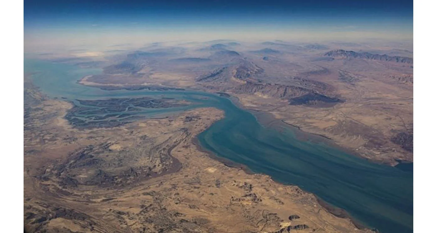 Η Ευρώπη σε Τόξο Πίεσης: Βαλτική–Βαλκάνια–Ορμούζ και τα Ανενεργά Κοιτάσματα της Ευρώπης – Του Γιάννη Μπασιά