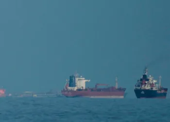 Το Ιράν ανοίγει τα Στενά του Ορμούζ για τα εμπορικά πλοία για όσο διαρκεί η εκεχειρία στον Λίβανο