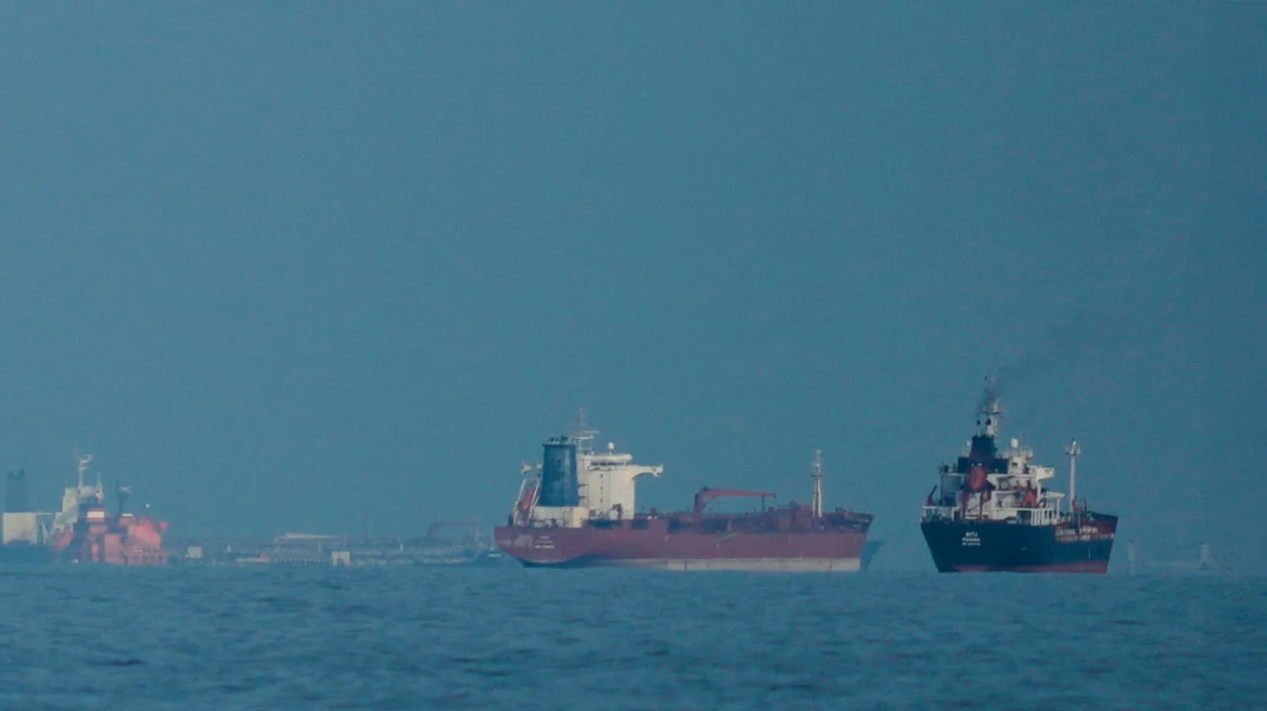 Το Ιράν ανοίγει τα Στενά του Ορμούζ για τα εμπορικά πλοία για όσο διαρκεί η εκεχειρία στον Λίβανο