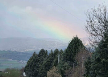Μαγευτικό ουράνιο τόξο πάνω από το Βέρμιο: Φωτογραφία μετά την καταιγίδα