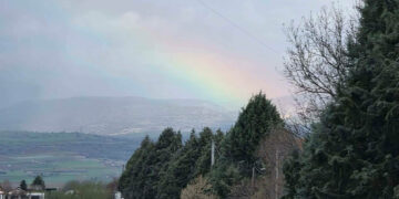 Μαγευτικό ουράνιο τόξο πάνω από το Βέρμιο: Φωτογραφία μετά την καταιγίδα