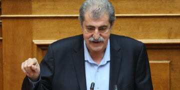 Ευθείες απειλές Πολάκη σε Τσάφο: «Μαθαίνω σημεία και τέρατα για τις μονάδες σε Πτολεμαΐδα και Φλώρινα, ξεκίνα να πακετάρεις…»