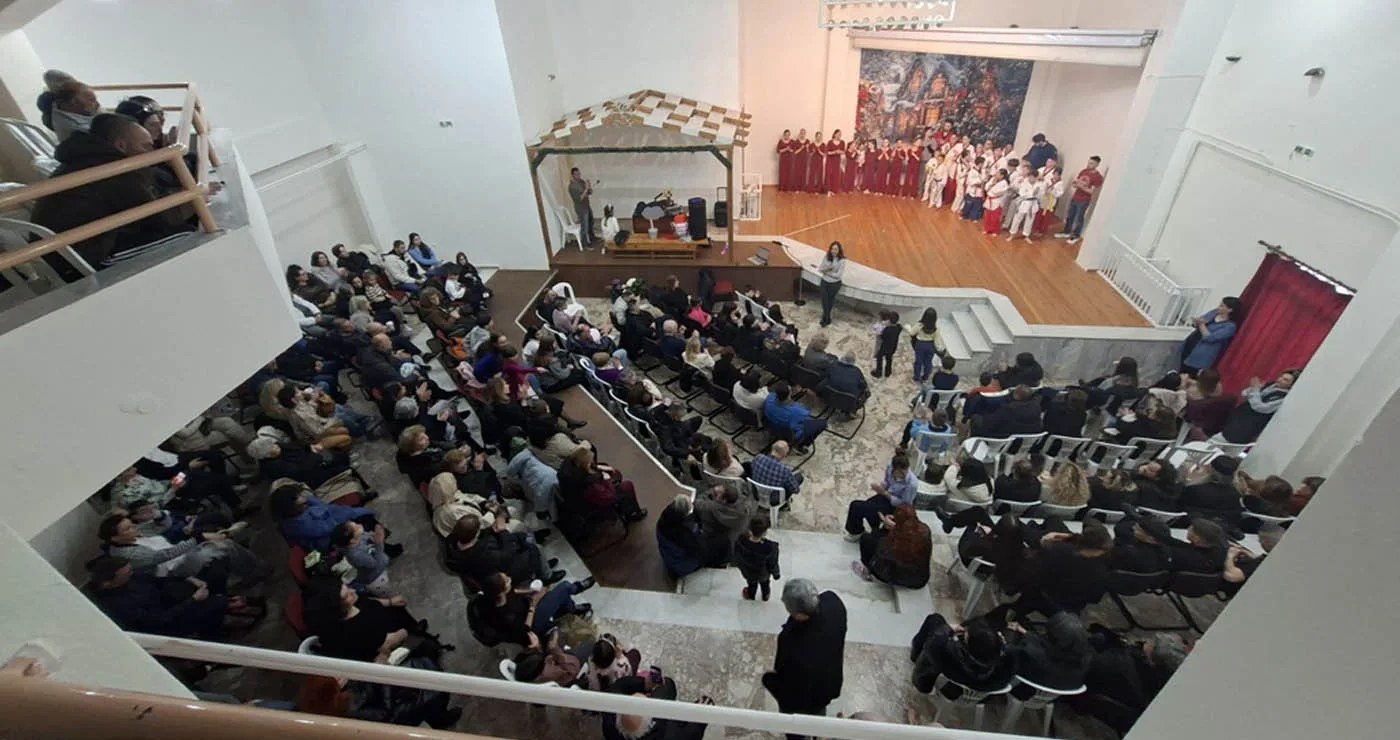 Κατάμεστο το αμφιθέατρο Ποντοκώμης σε εκδήλωση στήριξης για τη BPAN